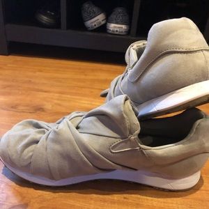 Cute bow design sneakers